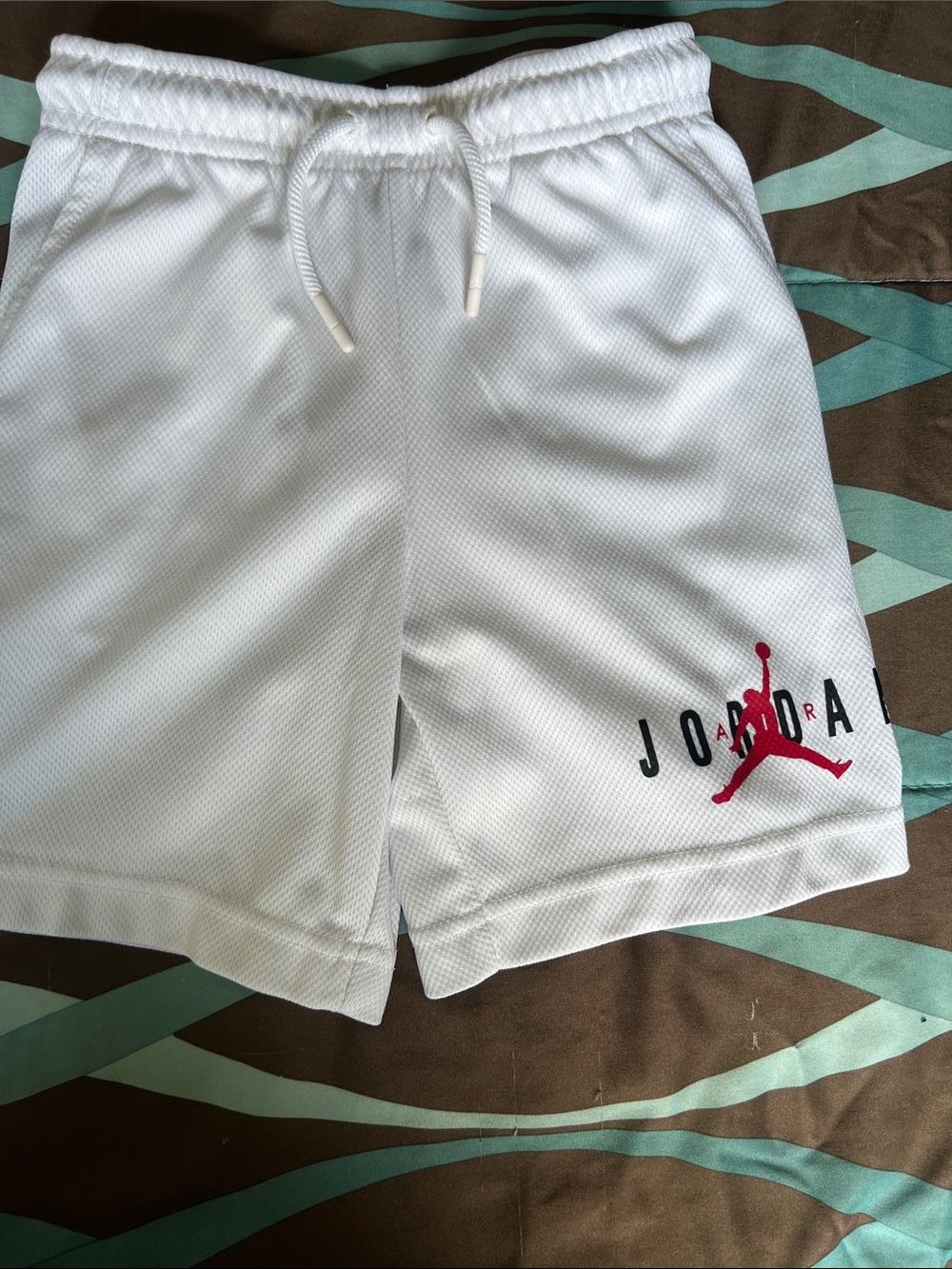 Jordan kids White Athletic Shorts with Red Jumpman size 5/6yrs